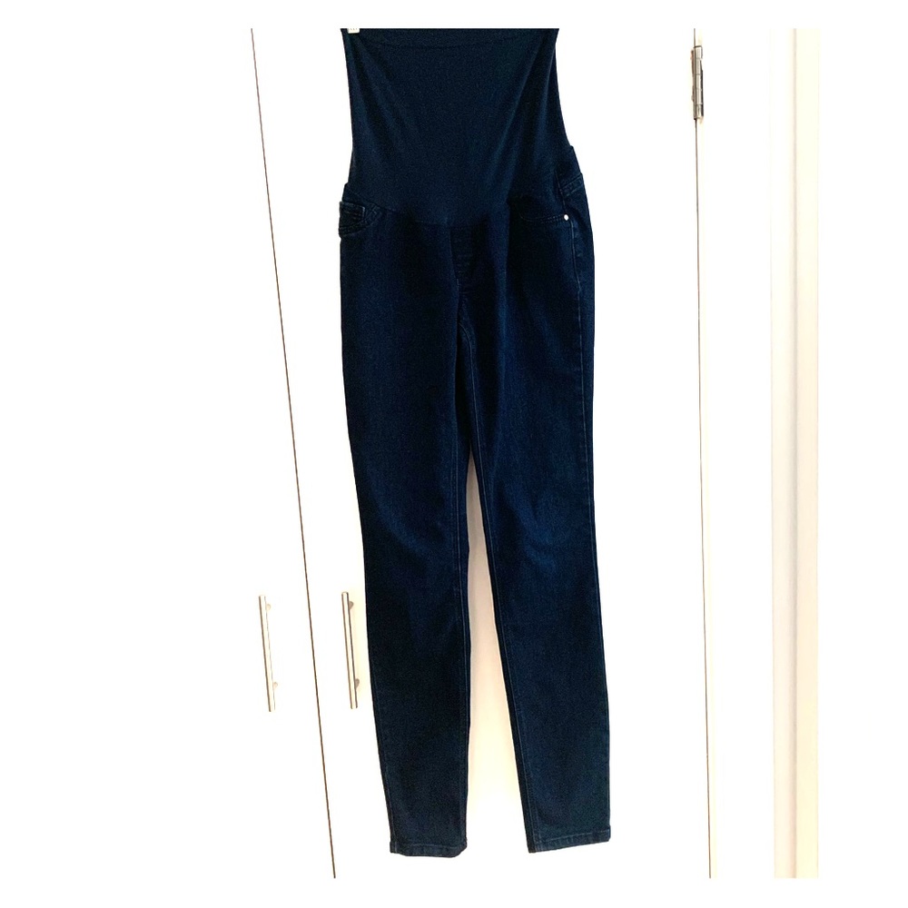 2 pack maternity jeans.